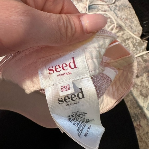 Girl summer hat with V letter light pink - Picture 2 of 4